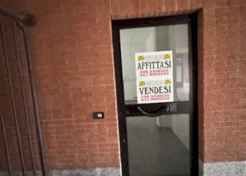 Interno palazzo - Ufficio via Umberto I, 61, Carignano - foto 1