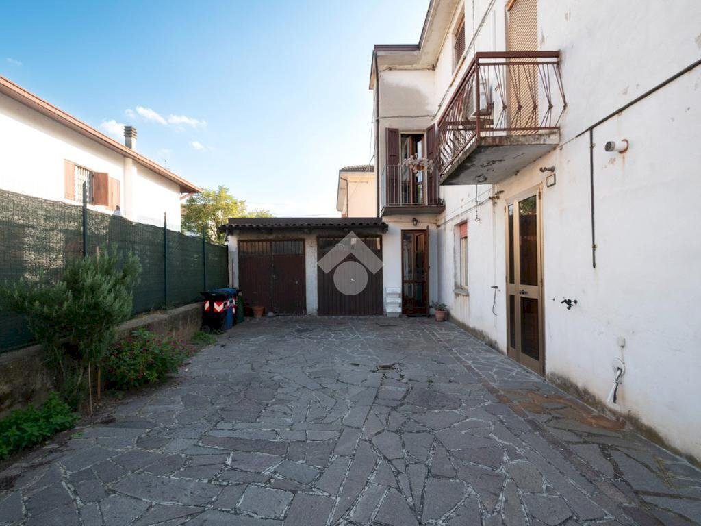 Villa a Schiera Via Chiesa Sud, Novi di Modena - foto 1