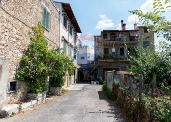 Edificio all\'aperto - Bilocale Via Monte Grappa
 
55, Marcellina - foto 2