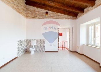 Stanza vuota - Bilocale Via Monte Grappa
 
55, Marcellina - foto 15