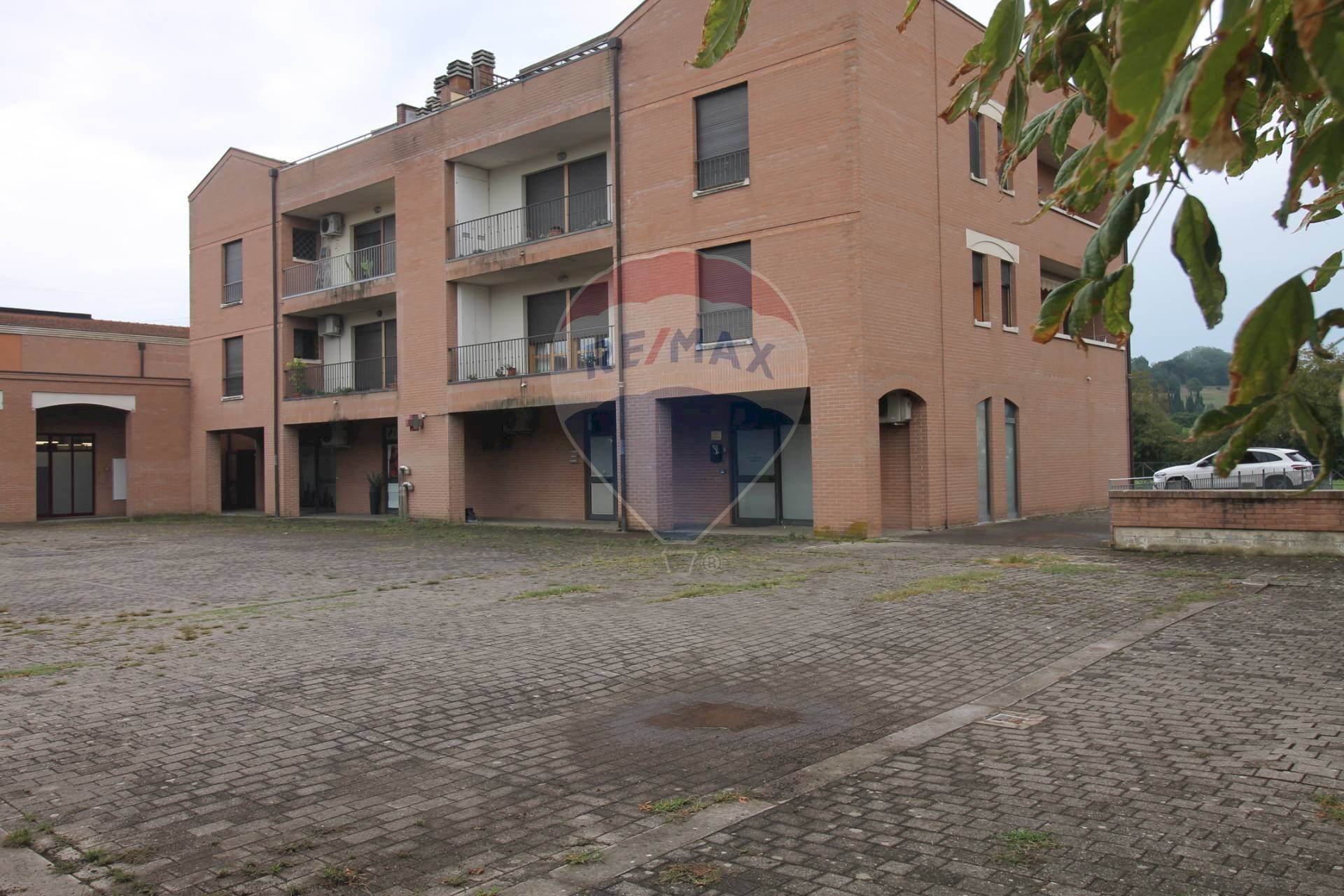 Edificio all\'aperto - Shop Via Giotto
 
2, San Giovanni Valdarno - photo 1