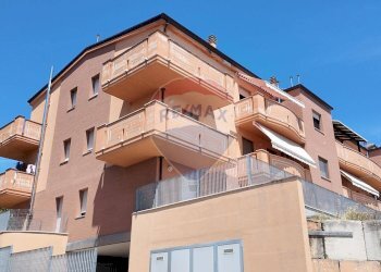 Edificio all\'aperto - Trilocale Piazzale Menechen
 
3, Recanati - foto 2