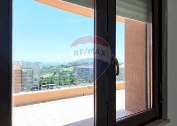 Balcone - Trilocale Piazzale Menechen
 
3, Recanati - foto 21