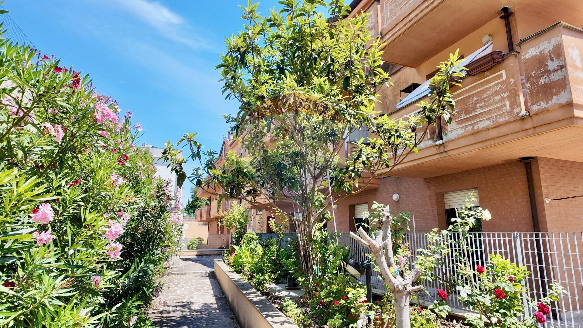 Edificio all\'aperto - Trilocale Piazzale Menechen
 
3, Recanati - foto 1