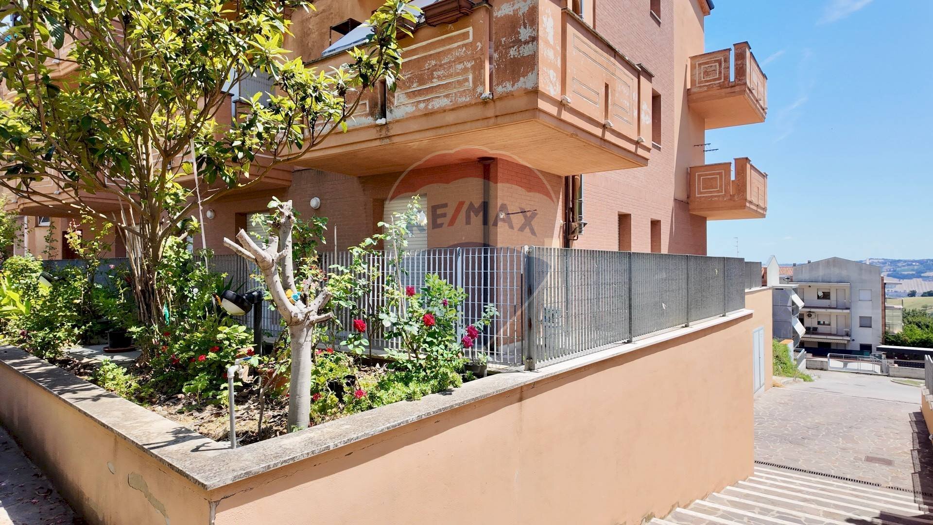 Edificio all\'aperto - Trilocale Piazzale Menechen
3, Recanati - foto 3