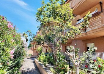 Edificio all\'aperto - Trilocale Piazzale Menechen
 
3, Recanati - foto 1