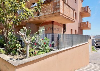 Edificio all\'aperto - Trilocale Piazzale Menechen
 
3, Recanati - foto 3