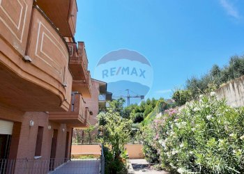 Edificio all\'aperto - Trilocale Piazzale Menechen
 
3, Recanati - foto 4