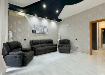 Soggiorno - Four-room apartment Via Monte gran sasso
 
53, Cinisello Balsamo - photo 10