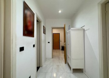 Corridoio - Four-room apartment Via Monte gran sasso
 
53, Cinisello Balsamo - photo 31
