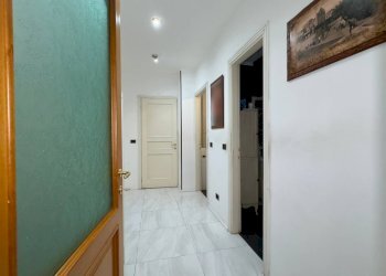 Corridoio - Four-room apartment Via Monte gran sasso
 
53, Cinisello Balsamo - photo 32