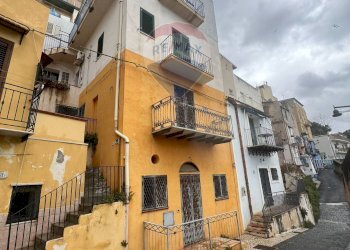 Edificio all\'aperto - Casa semi indipendente Via Caricatore Secondo grande
 
11/15, Sciacca - foto 1