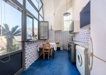 Foto 2 - Trilocale piazza dei martiri
 
8, Procida - foto 2