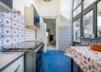 Foto 4 - Trilocale piazza dei martiri
 
8, Procida - foto 4