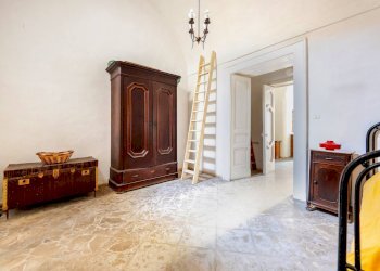 Foto 13 - Trilocale piazza dei martiri
 
8, Procida - foto 13