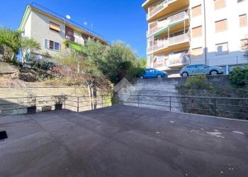 Magazzino Via Genova, Savona - foto 1