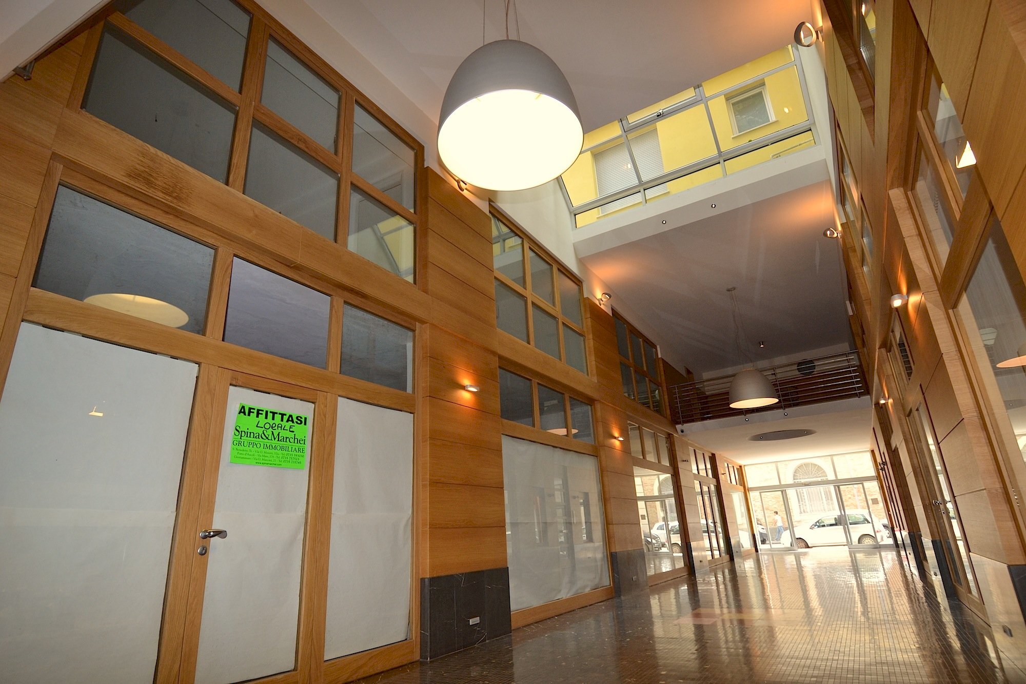 Foto 1 - Commercial Premises Via XX Settembre - Via Crispi N°31 (Galleria Piunti), San Benedetto del Tronto - photo 1