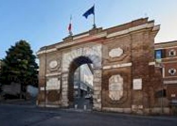 Edificio all\'aperto - Commercial Premises centro, Monterotondo - photo 1