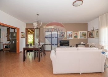 Sala da pranzo - Villa a Schiera via Bouganvillea
 
10A, Caltagirone - foto 8