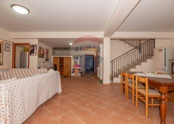 Sala da pranzo - Villa a Schiera via Bouganvillea
 
10A, Caltagirone - foto 34