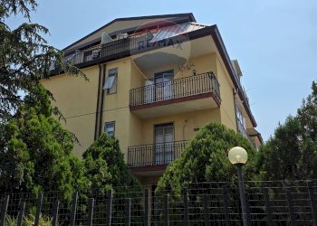 Edificio all\'aperto - Quadrilocale Via Cesare Battisti
 
34, Belpasso - foto 1