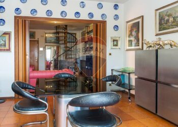 Sala da pranzo - Trilocale via acicastello
 
91, Aci Castello - foto 6