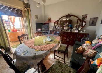Sala da pranzo - Trilocale Via Conte Di Torino
 
63, Catania - foto 7