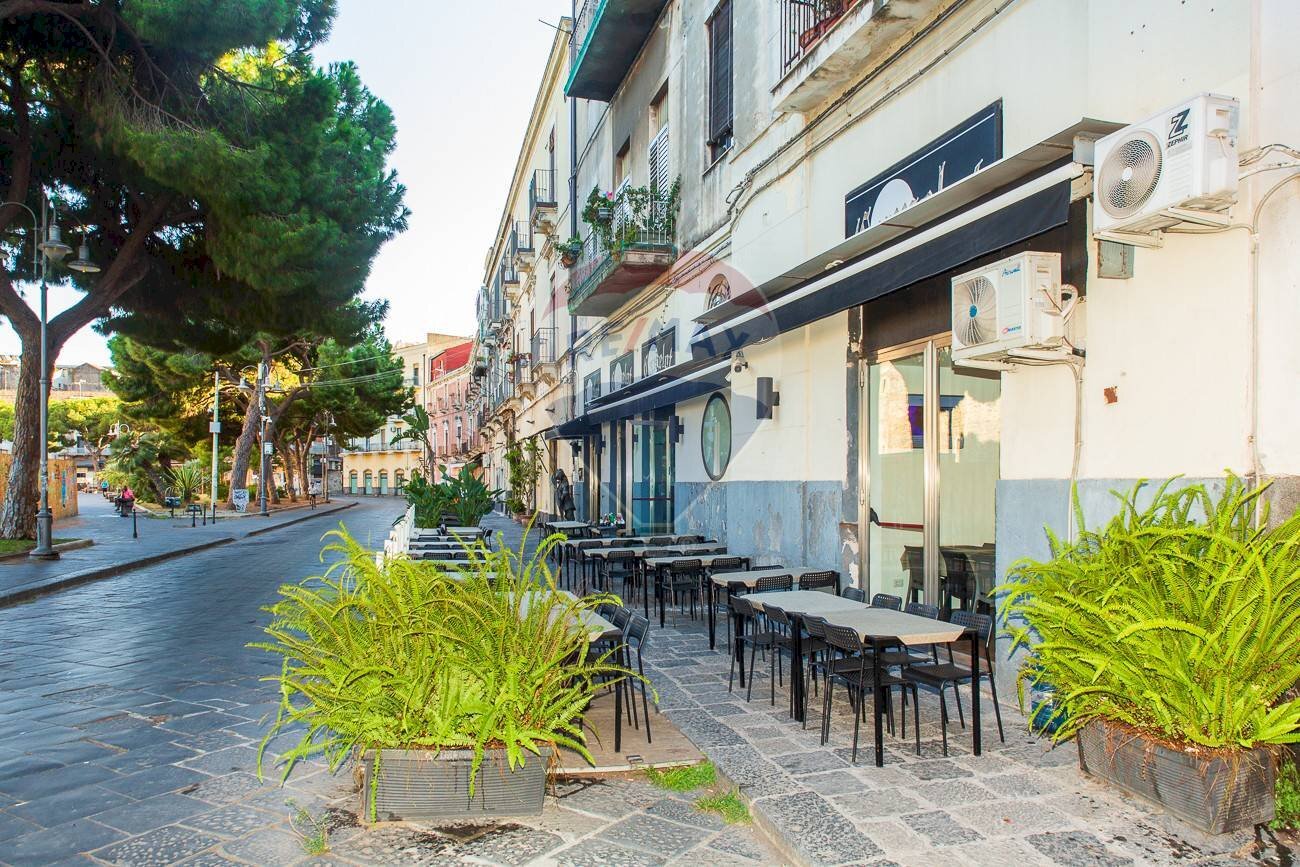 Edificio all\'aperto - Locale Commerciale Piazza Federico Di Svevia
 
73, Catania - foto 1