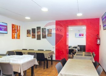 Sala da pranzo - Locale Commerciale Piazza Federico Di Svevia
 
73, Catania - foto 5