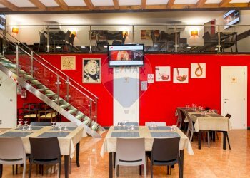 Sala da pranzo - Locale Commerciale Piazza Federico Di Svevia
 
73, Catania - foto 20