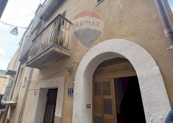 Edificio all\'aperto - Casa indipendente Via Salbona
 
9/11, Caltagirone - foto 8