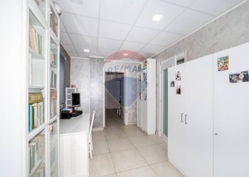 Hall / corridoio - Apartment Via Iacopo da Lentini
 
23, Mascalucia - photo 21