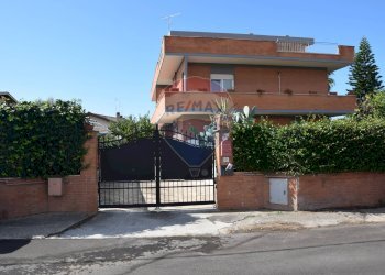 Edificio all\'aperto - Villa Via Tanaro
 
84, Ardea - foto 1