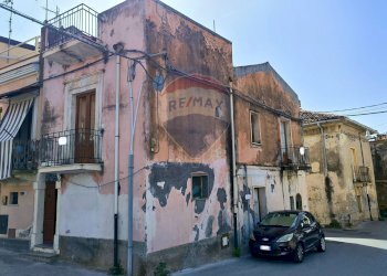 Edificio all\'aperto - Trilocale Via Solferino
 
31, Calatabiano - foto 1