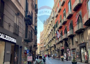 Edificio all\'aperto - Bilocale Via Chiaia
 
37, Napoli - foto 1