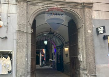 Edificio all\'aperto - Bilocale Via Chiaia
 
37, Napoli - foto 2
