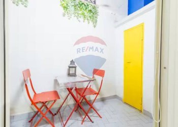 Sala da pranzo - Bilocale Via Chiaia
 
37, Napoli - foto 8