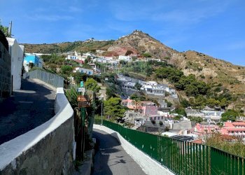 Vista delle montagne - Appartamento via Fondolillo, Serrara Fontana - foto 12