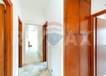 Hall / corridoio - Apartment via casetta mattei
 
167, Roma - photo 21