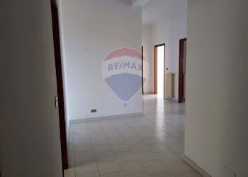 Stanza vuota - Appartamento C/so Kennedy
 
198, Chiaramonte Gulfi - foto 2