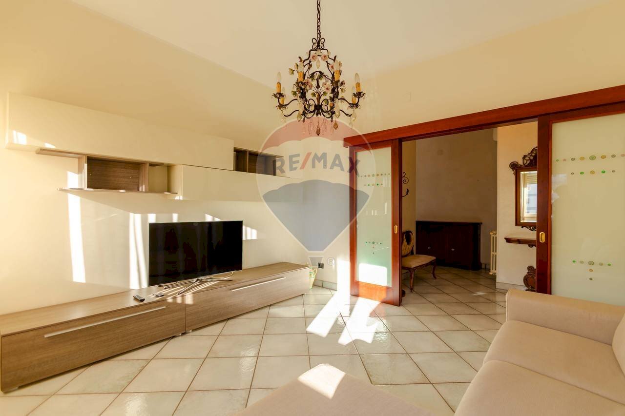 Soggiorno - Quadrilocale Via Lago Di Monticchio
 
G/6, Taranto - foto 2