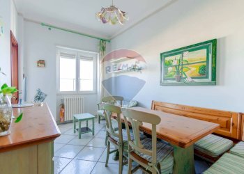 Sala da pranzo - Quadrilocale Via Lago Di Monticchio
 
G/6, Taranto - foto 6