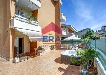 Terrazzo di pertinenza - Quadrilocale Via Napoli
 
10, Ladispoli - foto 1