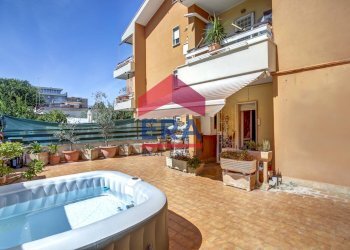 Terrazzo di pertinenza - Quadrilocale Via Napoli
 
10, Ladispoli - foto 7