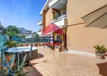 Terrazzo di pertinenza - Quadrilocale Via Napoli
 
10, Ladispoli - foto 16