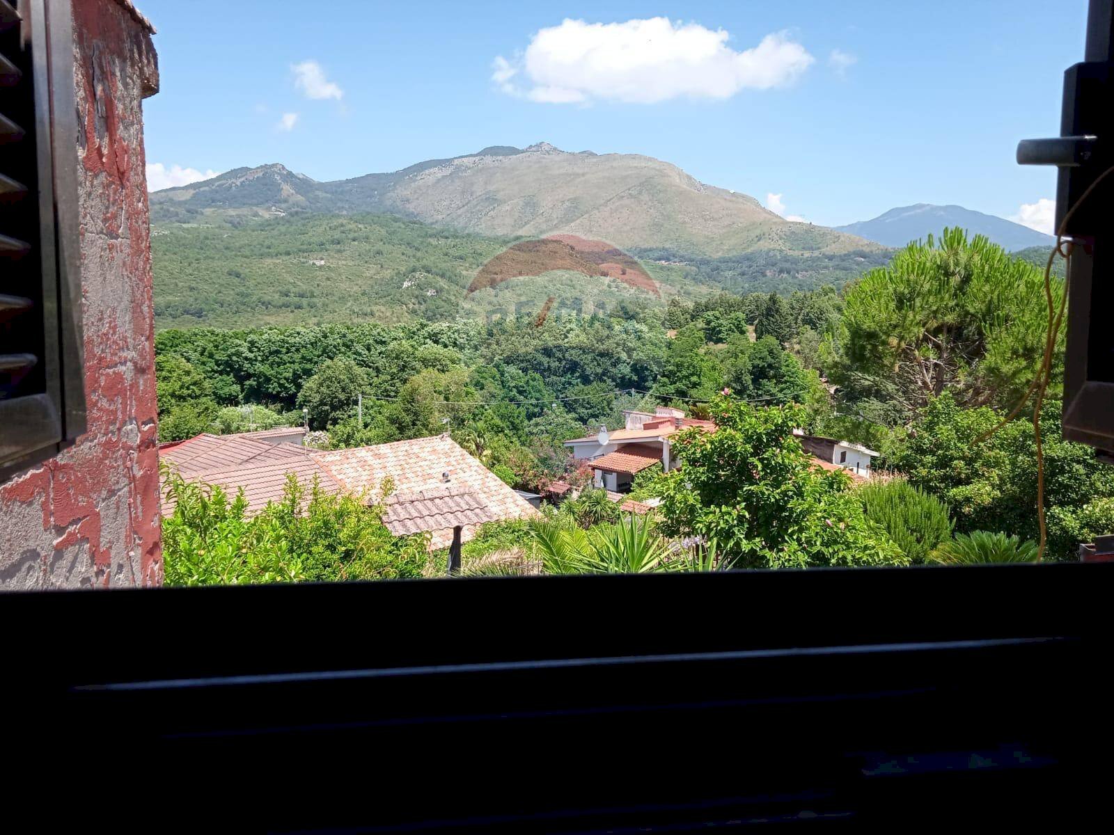 Vista delle montagne - Monolocale Via Provinciale
 
snc, Galluccio - foto 1