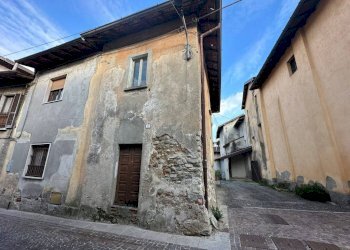 Facciata - Casa indipendente via San Gaudenzio e Biagio, 32, Mornago - foto 6