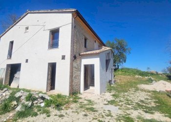 Facciata - Rustico Parrocchia San Gervasio, Fossombrone - foto 2