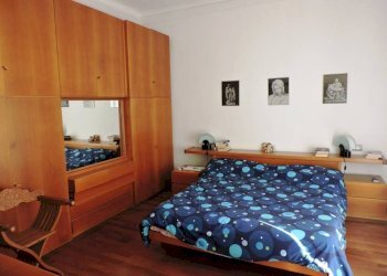 Camera da letto - Appartamento via Carlo Rolando, 11, Genova (zona Sampierdarena) - foto 10