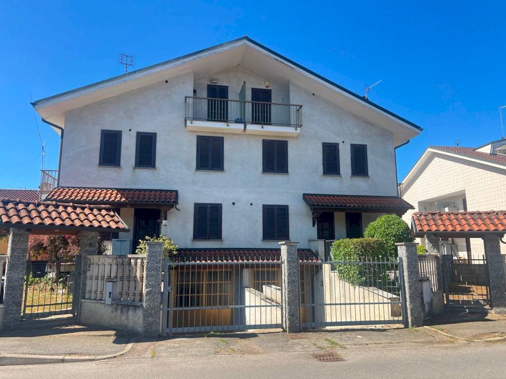 Facciata - Villa via Enrico Berlinguer, 4, Trofarello - foto 1